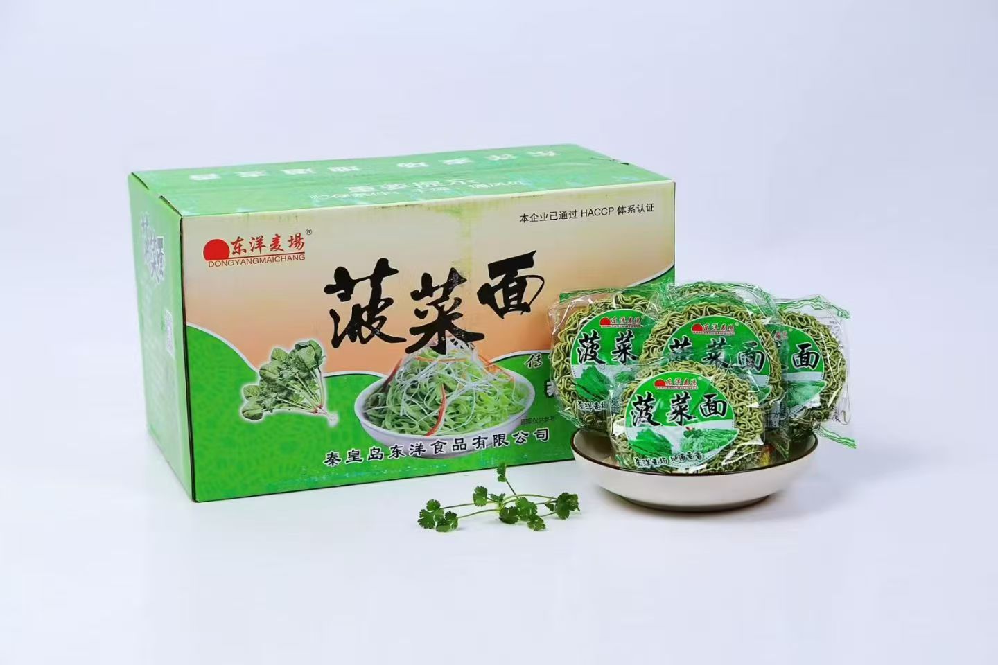 ما هو عدد الأطنان من كتل المعكرونة سريعة التحضير التي تنتجها شركة Qinhuangdao Dongyang Food سنويًا؟